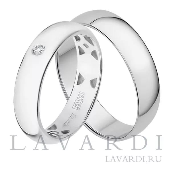 Парные обручальные кольца из белого золота с бриллиантом